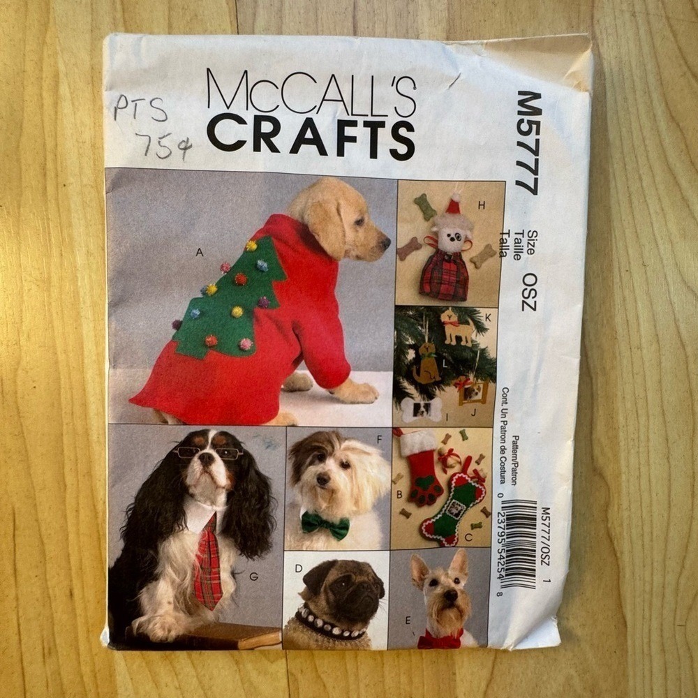 McCall's Sewing Pattern Dog Sweaters Stockings Pet Christmas M5777 2008
